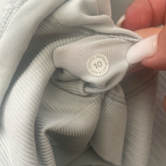 Lululemon tank - Picture 4 of 5